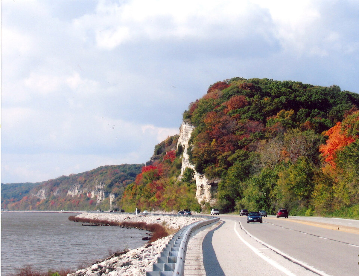 Meeting of the Great Rivers Scenic Route: Road along the confluence of the Mississippi and the Illinois Rivers