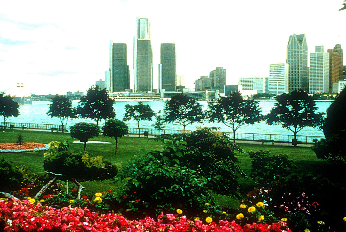 Woodward Avenue (M-1) - Automotive Heritage Trail: Automotive Heritage Trail - The Detroit Skyline and the Detroit River